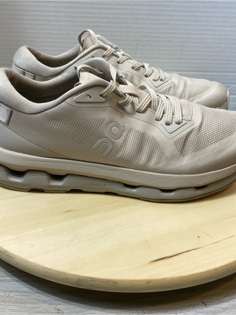 On Cloudrunner Women's Running Shoes Size 10 US Beige Walking Sneakers Low top